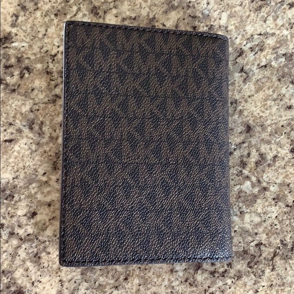 Michael Kors Passport Wallet - Picture 4 of 4